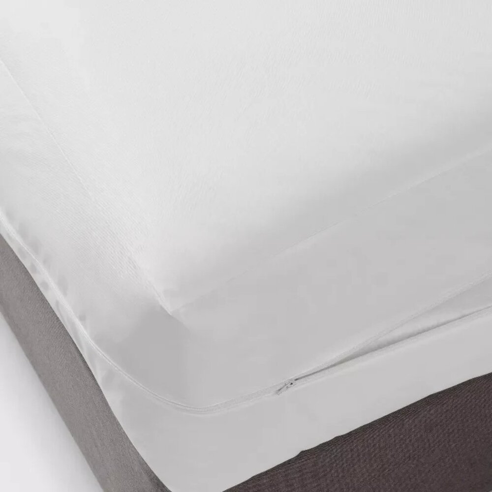Queen Zippered Mattress Protector